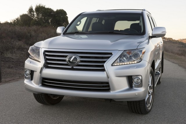 2013 Lexus LX 570 (3).jpg